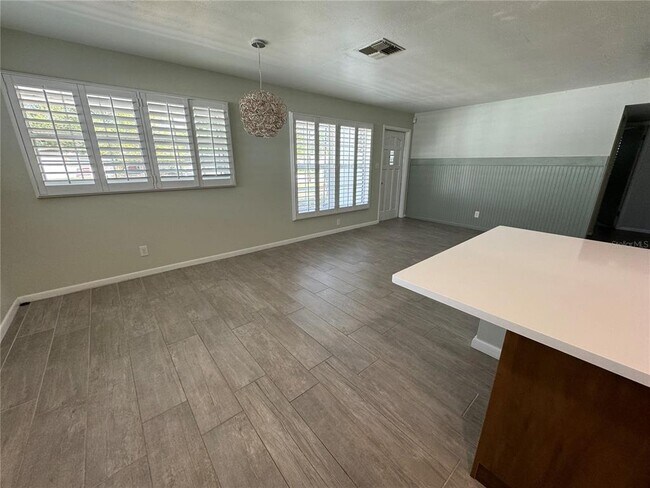 Building Photo - 4517 S Shamrock Rd