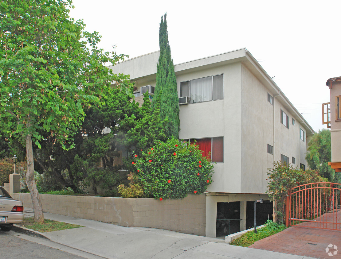 Building Photo - 836 Westbourne Dr