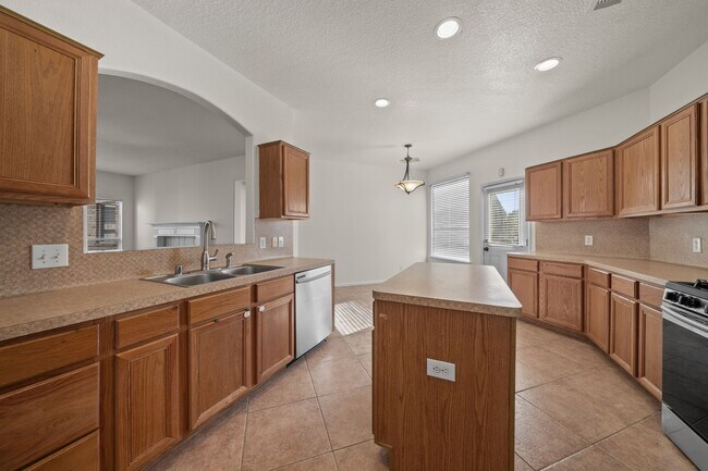 Foto del edificio - 24227 Ayscough Ln