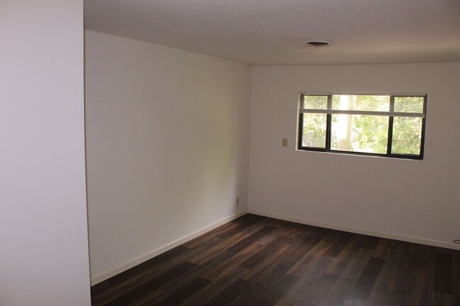 Interior Photo - 508 W White St