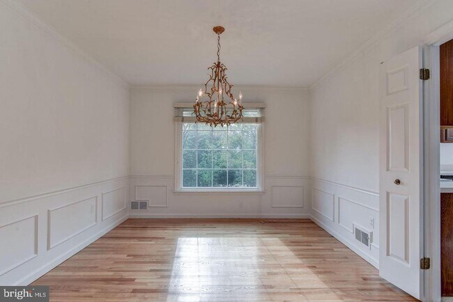 Building Photo - 9601 Persimmon Tree Rd