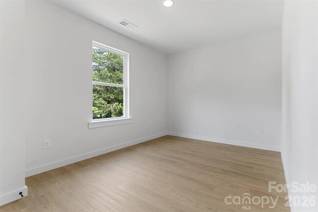 Building Photo - 426 2nd St SW
