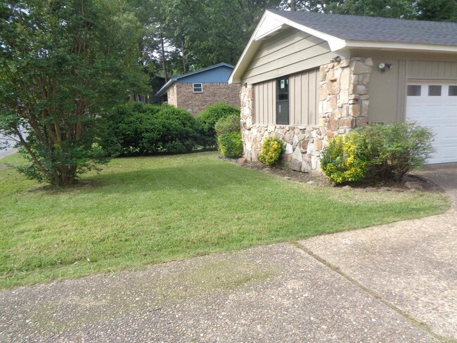 Building Photo - 3402 Lehigh Dr