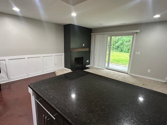 Building Photo - 2777 Davison Ave