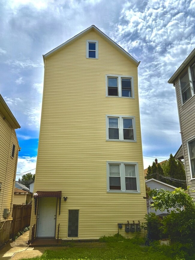 Building Photo - 937 W 33rd Pl