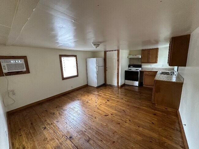 Building Photo - 85 Young Rd