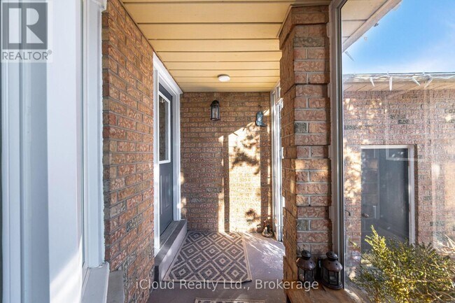 Building Photo - 1615 Sir Monty's Dr