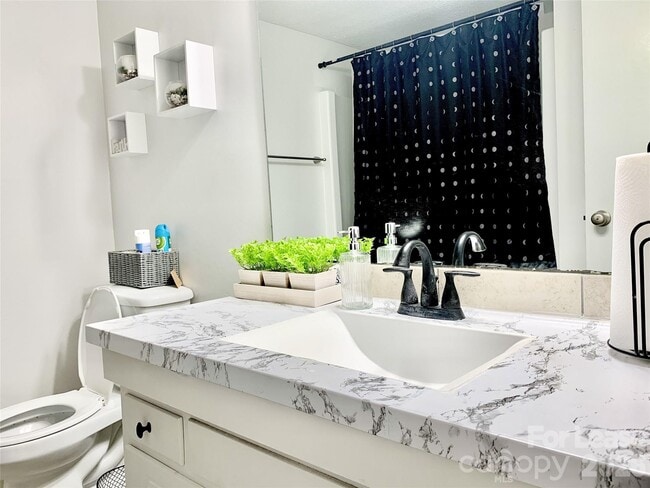 Building Photo - 500 Umstead Dr