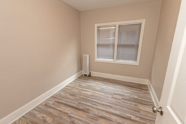 Foto del edificio - 819 Beaconsfield Ave