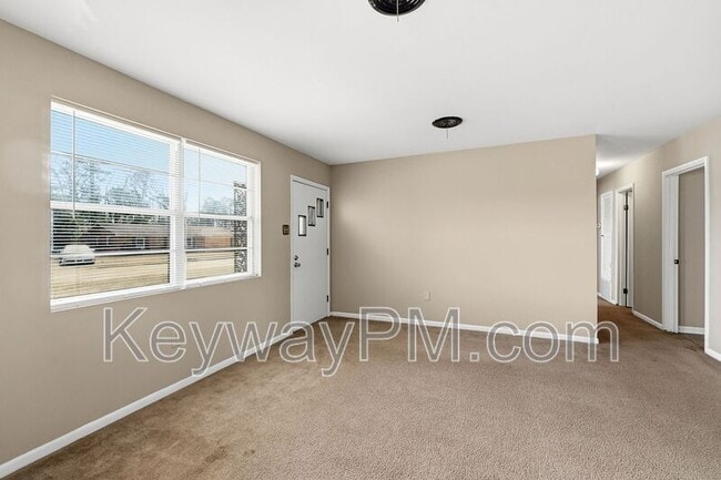 Building Photo - 3645 Westwood Dr