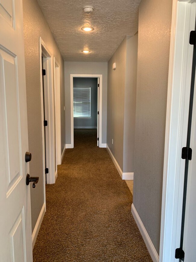 Building Photo - 2225 Jadyn Ln