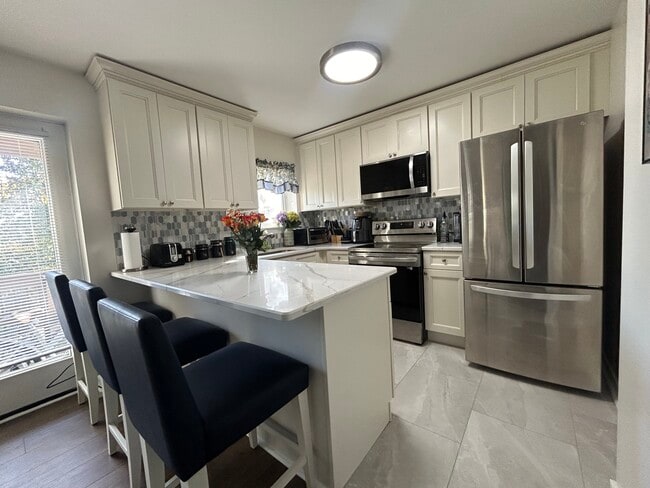 Building Photo - 4003 Eastview Ln