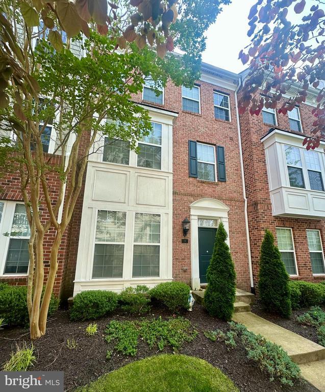 Building Photo - 19 Steeplechase Dr