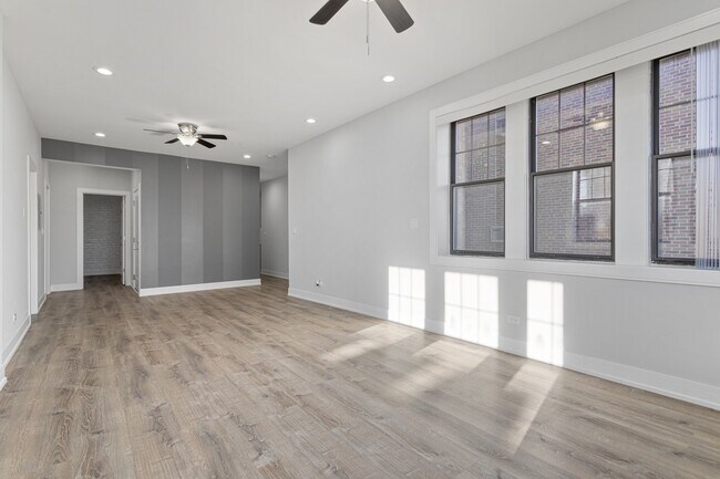 Foto del edificio - 7626 N Eastlake Terrace