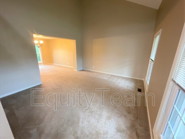 Foto del edificio - 7383 Lakota Springs Dr