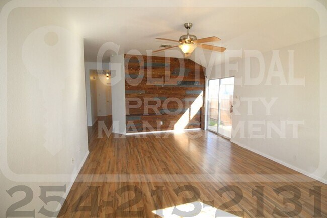 Foto del edificio - Beautiful 3-bed, 2-bath home now available...