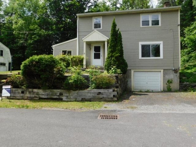 Foto principal - 3 bedroom in Ellenville NY 12428