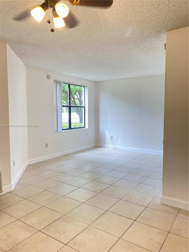 Foto del edificio - 4581 W McNab Rd