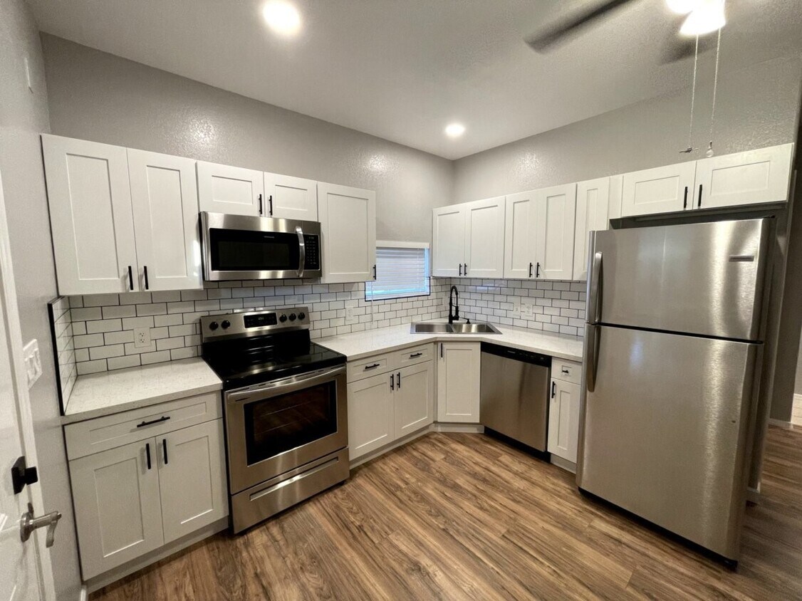 Foto principal - 1436 E Cinnabar Ave