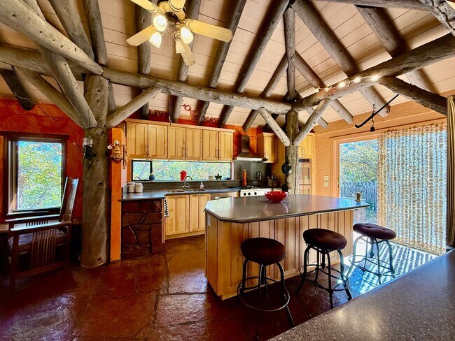 Foto del edificio - Historic Manitou Springs Home for Rent – M...