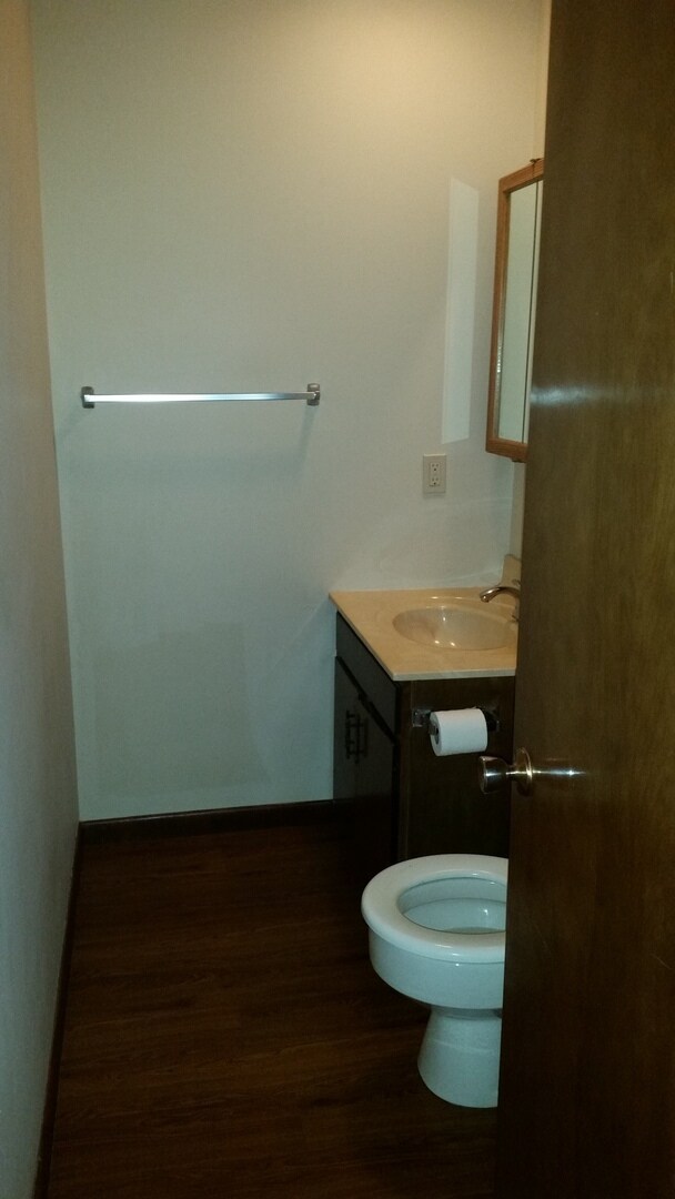 Foto del edificio - 2 Bedroom, 1.5 Bath Townhouse in Clinton, IA