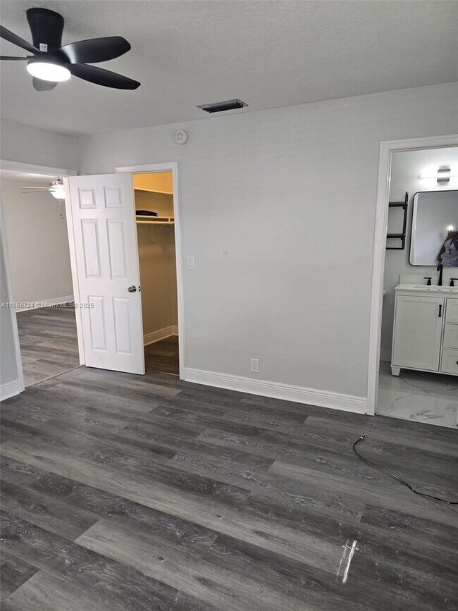 Foto del edificio - 7803 NW 38th St