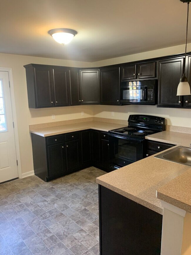 Foto del edificio - 3 Bedroom 1.5 Bathroom's