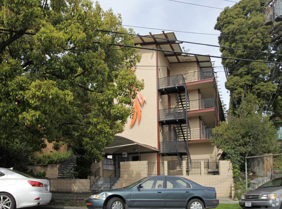 Foto del edificio - 479 Crescent St