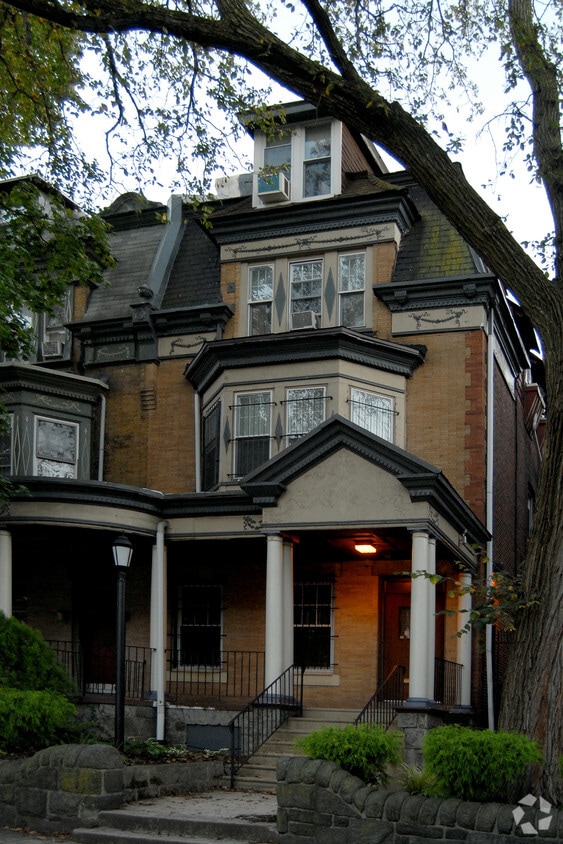 Building Photo - 4040 Spruce St
