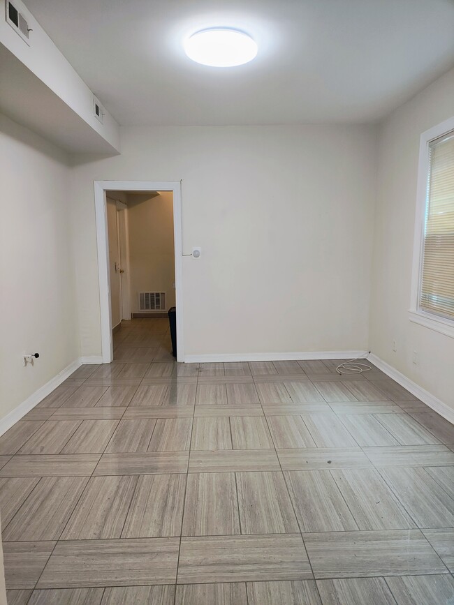 Foto del edificio - 1648 W 21st St
