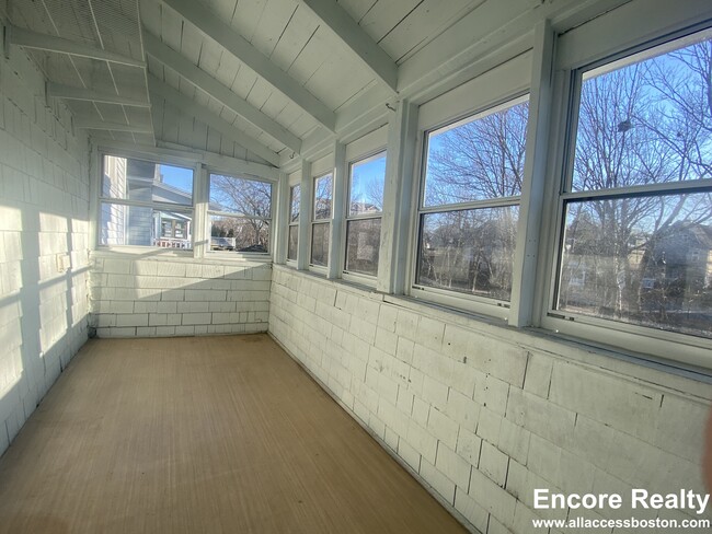 Building Photo - 32A Morrison Ave