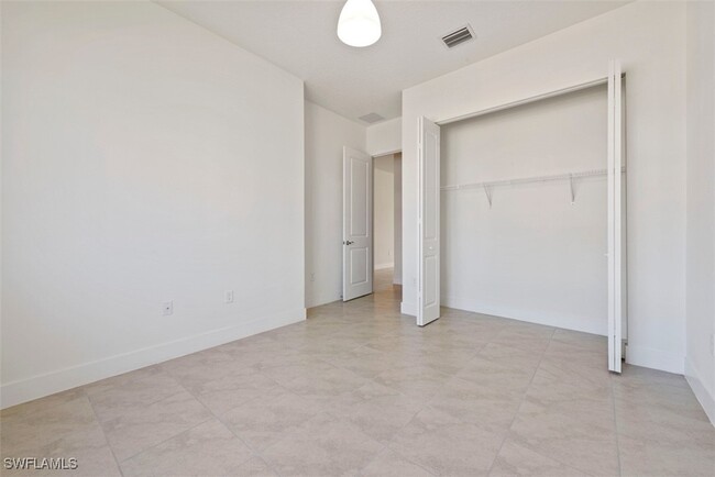 Foto del edificio - 5076 Isidora Ln