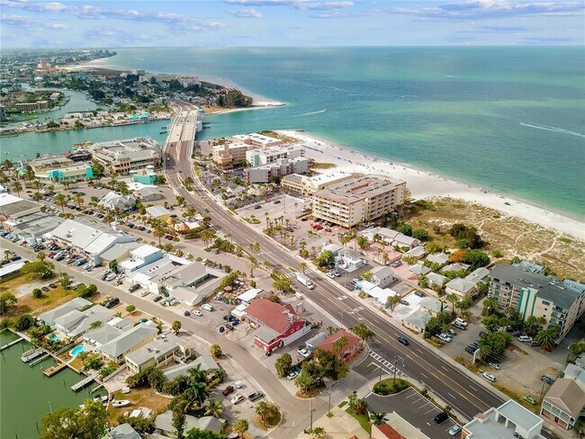 Foto del edificio - 13047 Gulf Ln
