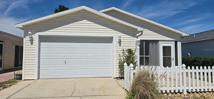 Building Photo - 2419 Southern Oak St