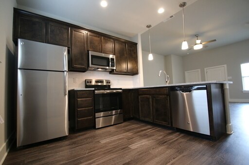 Building Photo - Incredible 3/2 Duplex Home ** Lovely Open ...