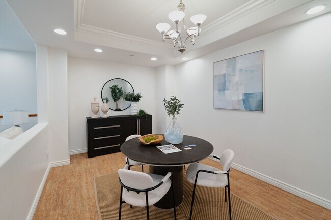 Foto del edificio - 2 WEEKS OFF SPECIAL..BEAUTIFUL 4 BED 3 BATH UNIT!!!!!