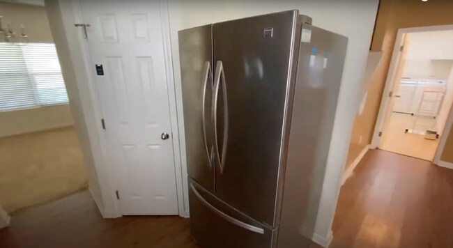 Foto del edificio - Room in Single Family Home on Genlee Dr