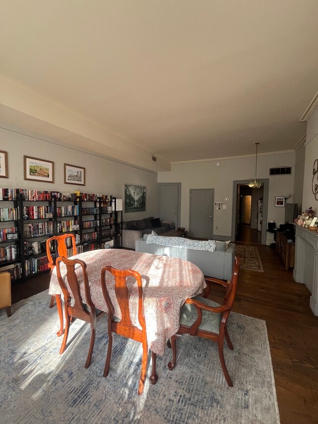 Building Photo - 2013 Walnut St