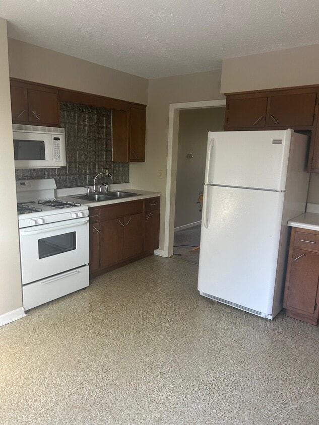Primary Photo - 420 W North St