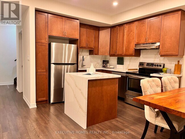 Photo du bâtiment - 220 Lagerfeld Dr