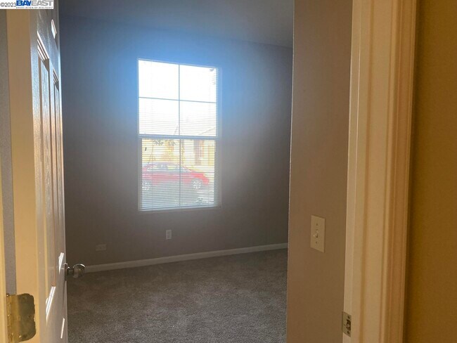 Foto del edificio - 5200 Cleveland Bay Way