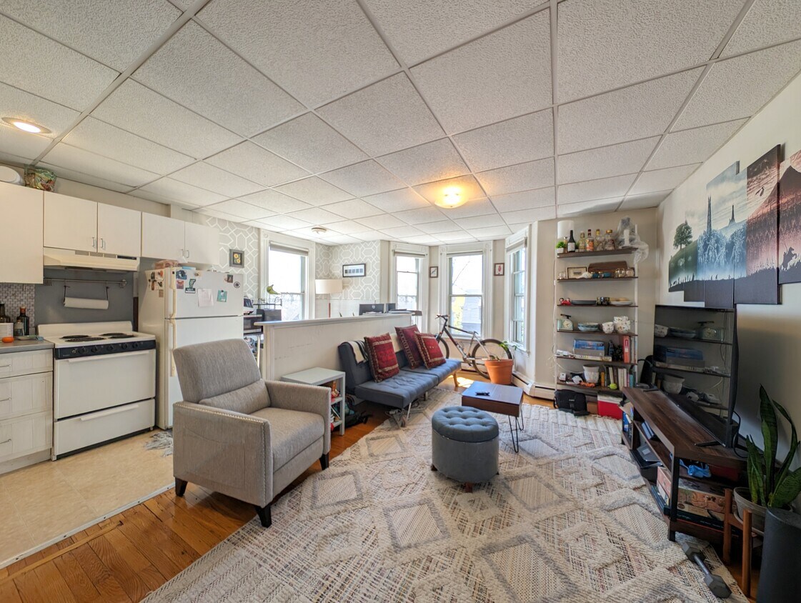 Primary Photo - 67 Putnam St