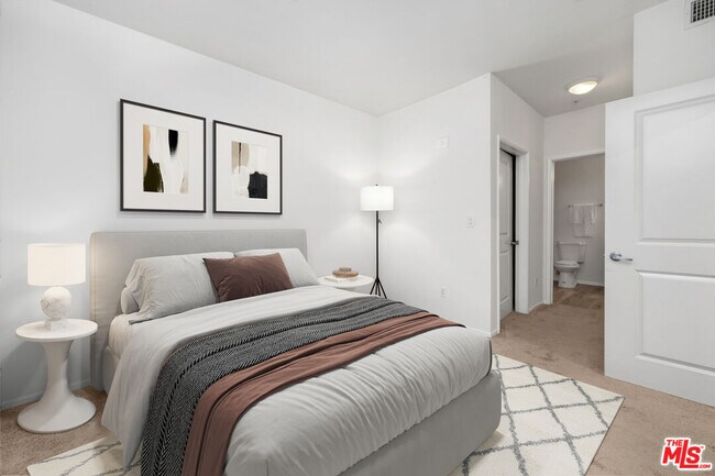 Foto del edificio - 6400 Crescent Prk E