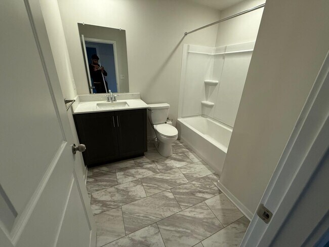 Segundo baño completo - 3 Shamrock Cir