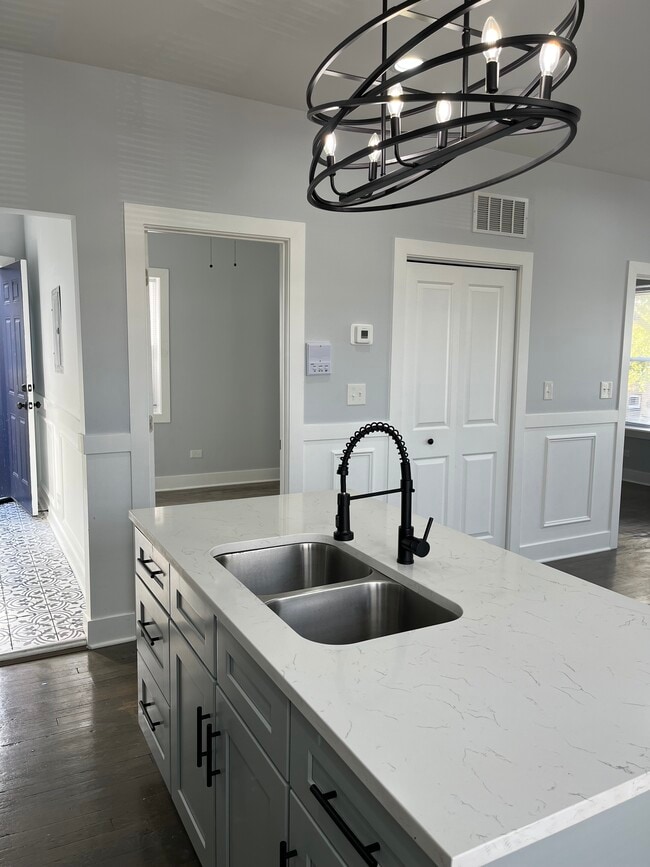 Building Photo - 5033 W Wabansia Ave