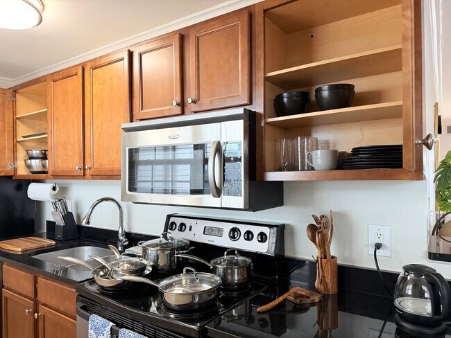 Foto del edificio - 897 N Highland Ave NE