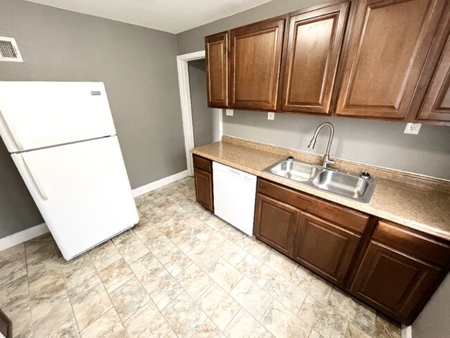 Building Photo - 8911 Shawnee Ln