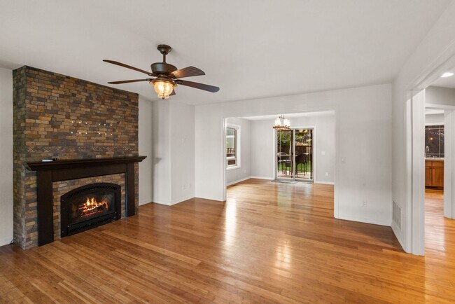 Foto del edificio - Spacious 3-Bedroom Home in Sought-After Valley West