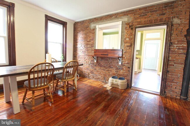Building Photo - 313 Washington St