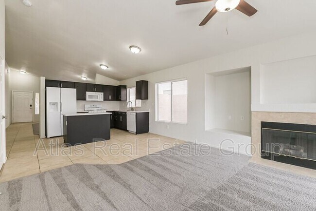 Building Photo - 688 Peach Coral St